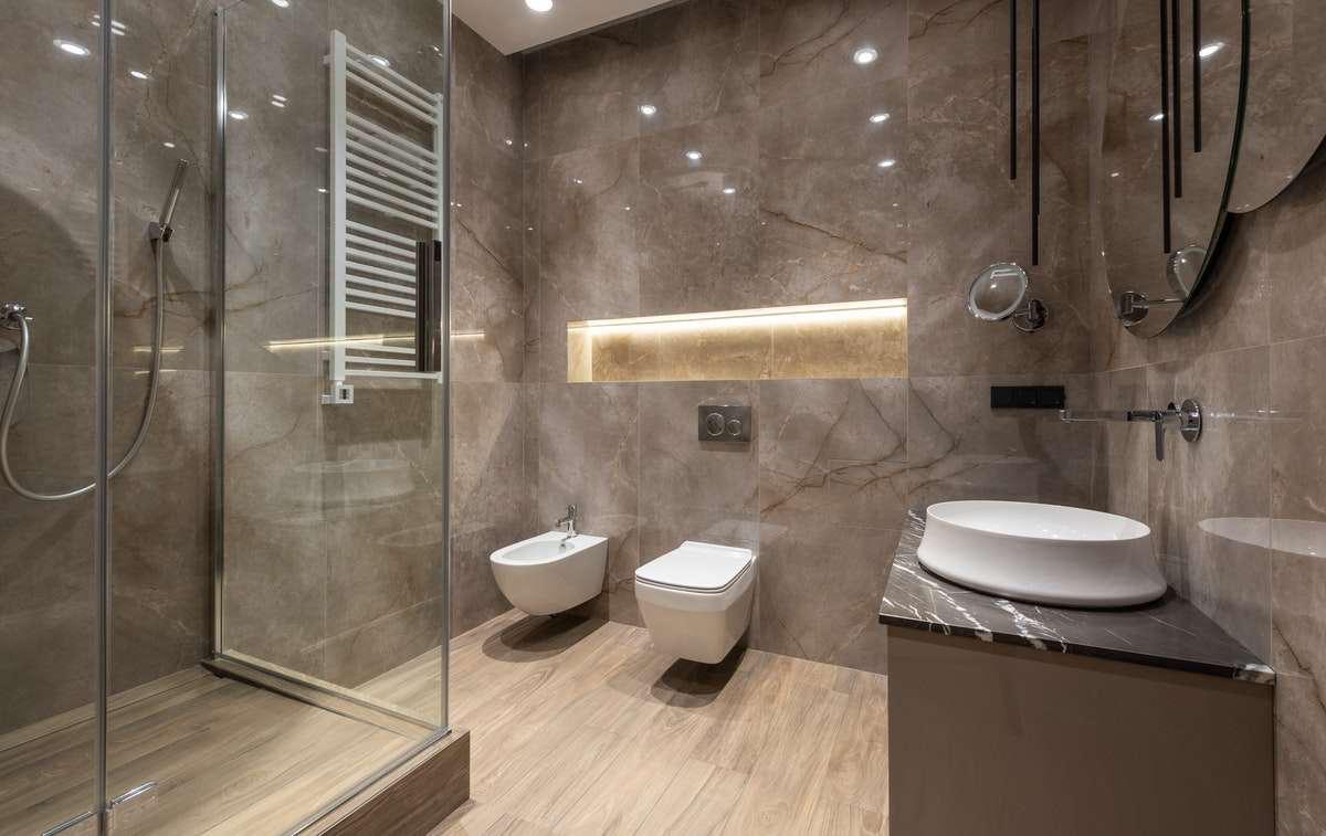 Hochwertige Badrenovation von MC Bau